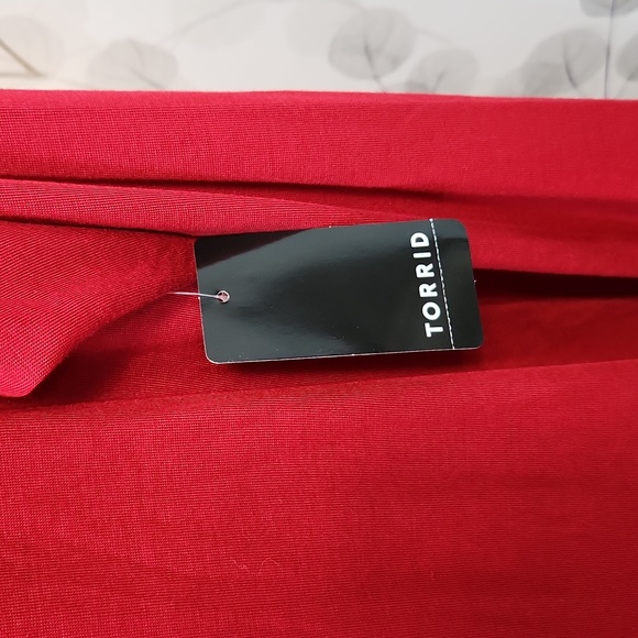 Torrid Eggnog Classic Raglan Tee - Picture 5 of 7